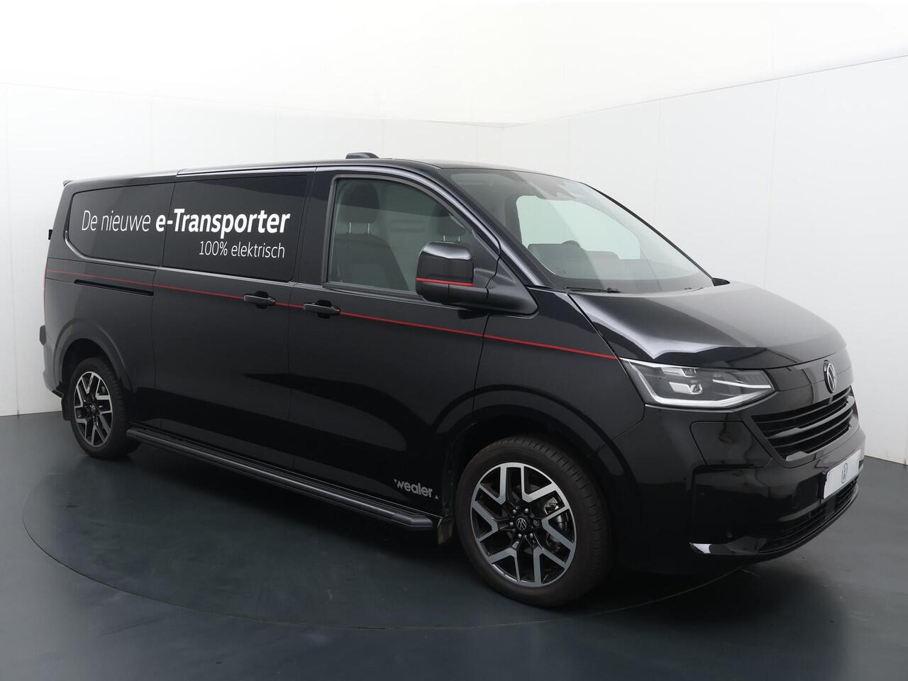 Volkswagen E-Transporter 32 L2H1 Bulli 64 kWh 210 kW (286 pk) DEMO | IQ lights | Navigatie Apple/Andriod carplay | Trekhaak vast | Achteruitrijcamera | Adaptive Cruise Control | Digitaal Dasboard