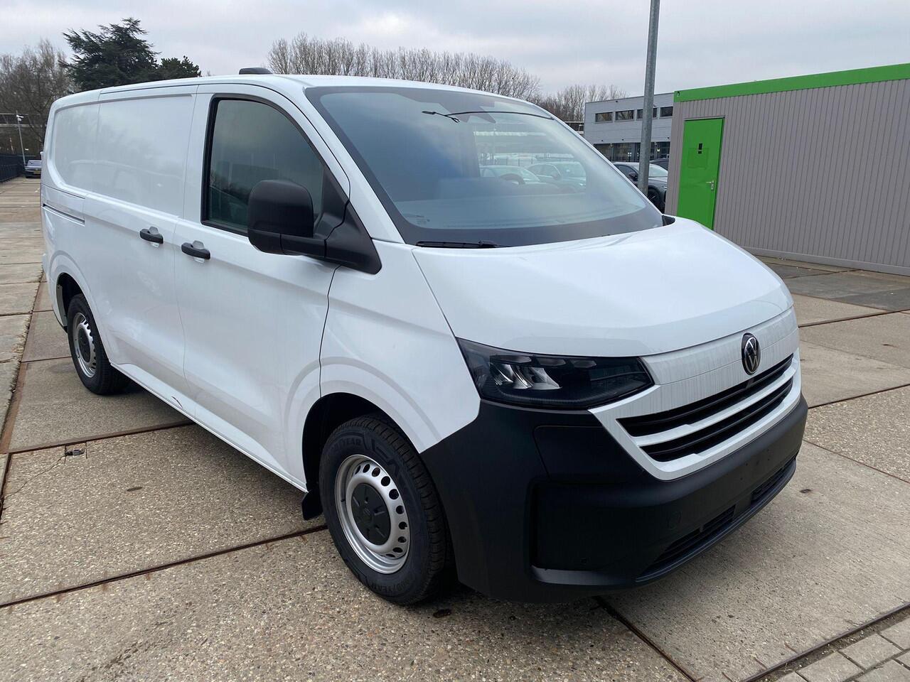 Volkswagen E-Transporter Bedrijfswagens Bestelwagen L1 218pk 64kWh Elektrische aandrijving | Bijrijdersbank | Trekhaak, vast | Navigatiesysteem 13" met draadloos App-Connect | Achterdeuren zonder ruit |