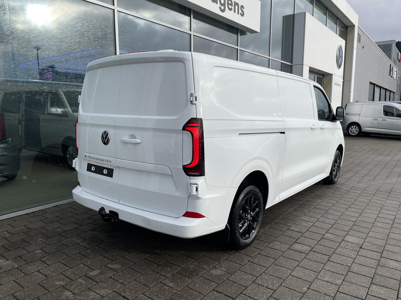 Volkswagen E-Transporter L2 Bulli 218PK | Trekhaak | App Connect | Assistentie Pakket Premium