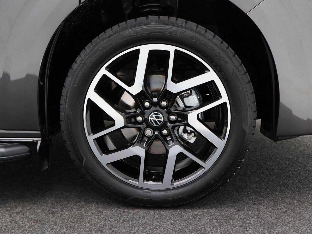 Volkswagen E-Transporter Bedrijfswagens Style Intro L2 286 pk | 19" LM | Side Bar | Trekhaak | Camera | Stoelverwarming | Voorruit Verwarming | Carplay | Dodehoek Detectie | Schuifdeur Rechts |