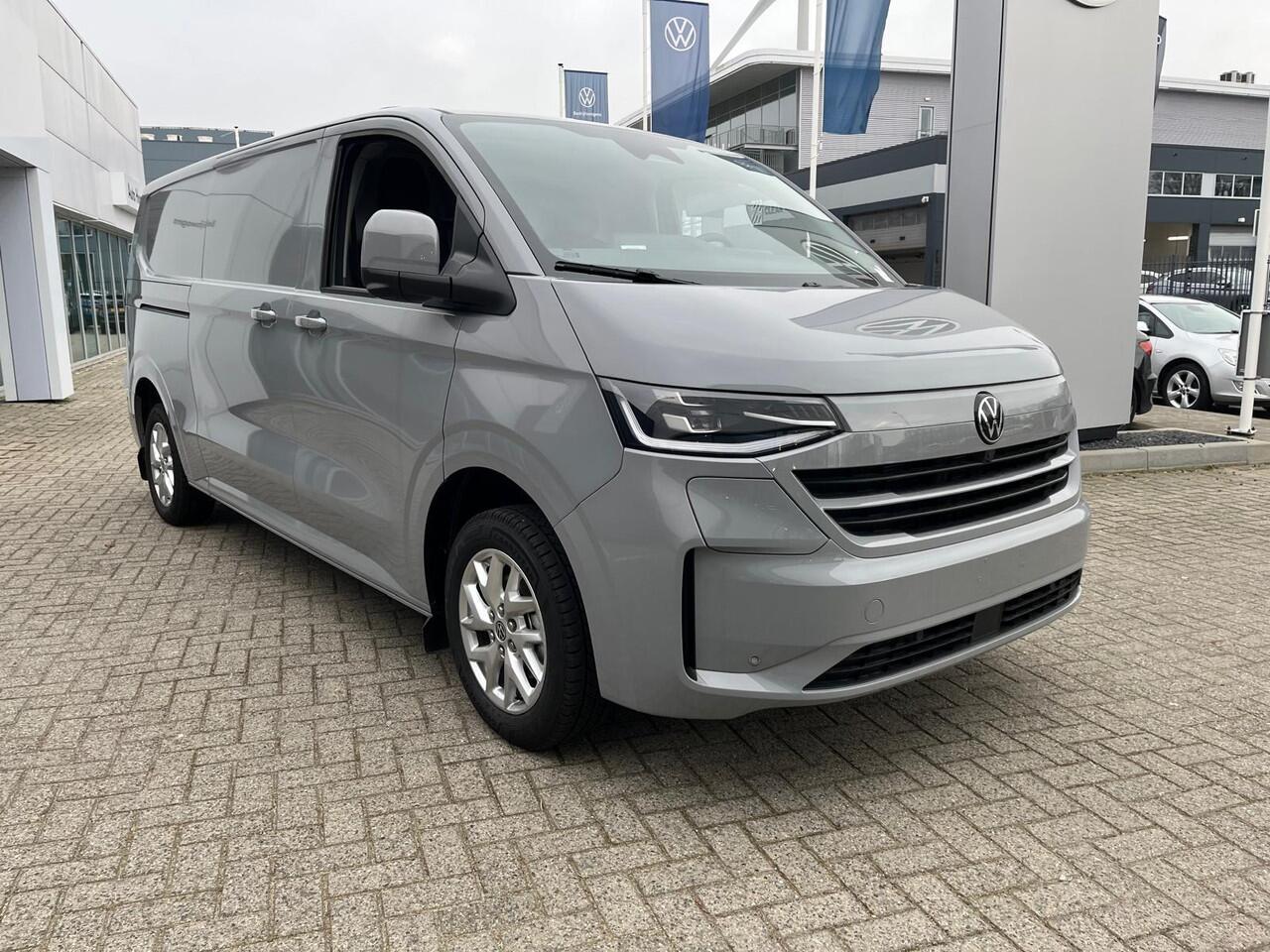 Volkswagen E-Transporter Bedrijfswagens Style L2 218pk 64kWh Elektrische aandrijving | Schuifdeur rechts, met elektrische sluithulp | Navigatiesysteem 13" met draadloos App-Connect | IQ.LIGHT - LED matrix koplampen | Geavanceerde grootlichtregeling (Dynamic Light Assist) |