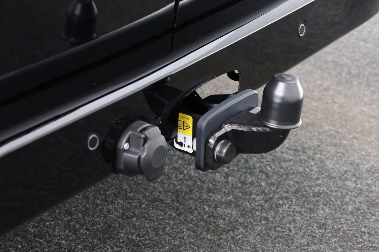 Volkswagen E-Transporter Bulli 210kw 286pk L2 | Clima | Trekhaak | Camera | Navigatie | Led | PDC | L.M. Wielen 17" | All season banden | Zijwandbekleding