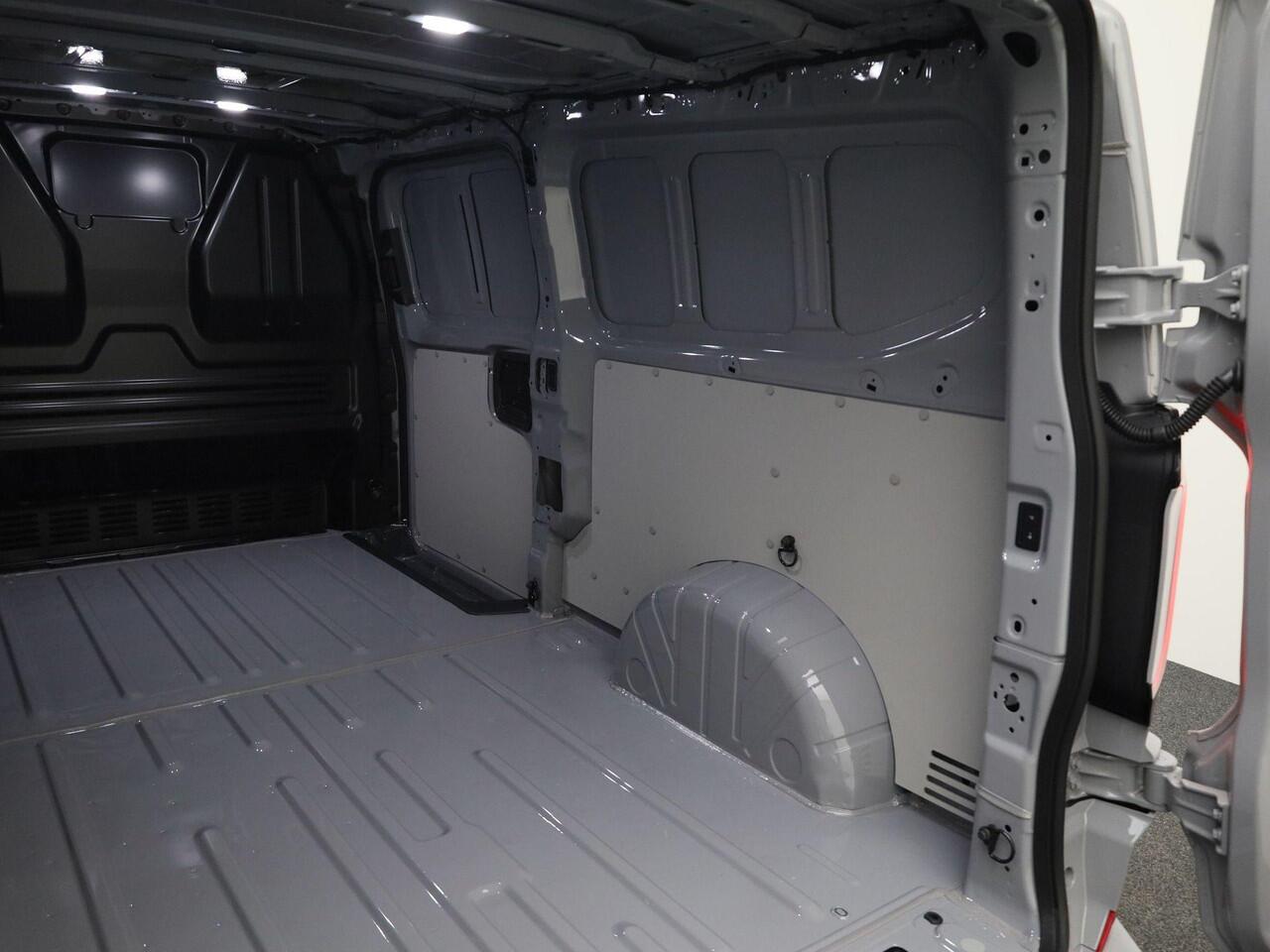 Volkswagen E-Transporter Bedrijfswagens Bestelwagen Bulli 64kWh 286pk L2 700168