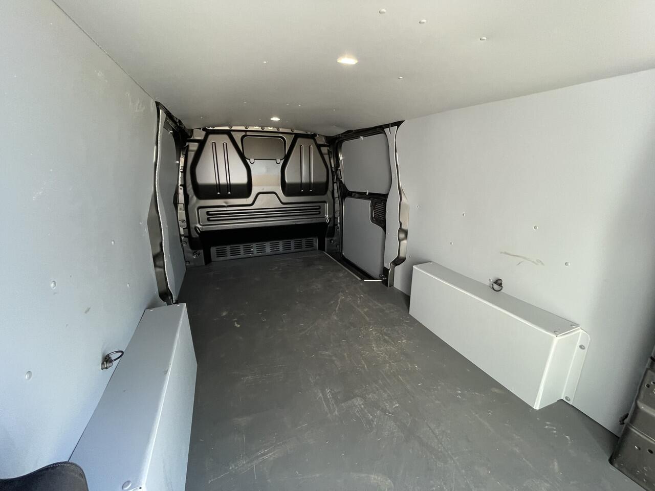 Volkswagen E-Transporter 32 L2H1 Style 64 kWh | 286 PK | Trekhaak | Camera | IQ light | ACC | App connect | Styling pakket