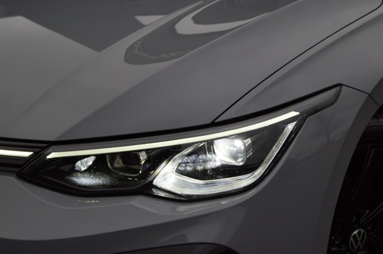 Volkswagen GOLF Variant 1.5 eTSI DSG R-Line 150pk /Panodak /El a-klep /Trekhaak