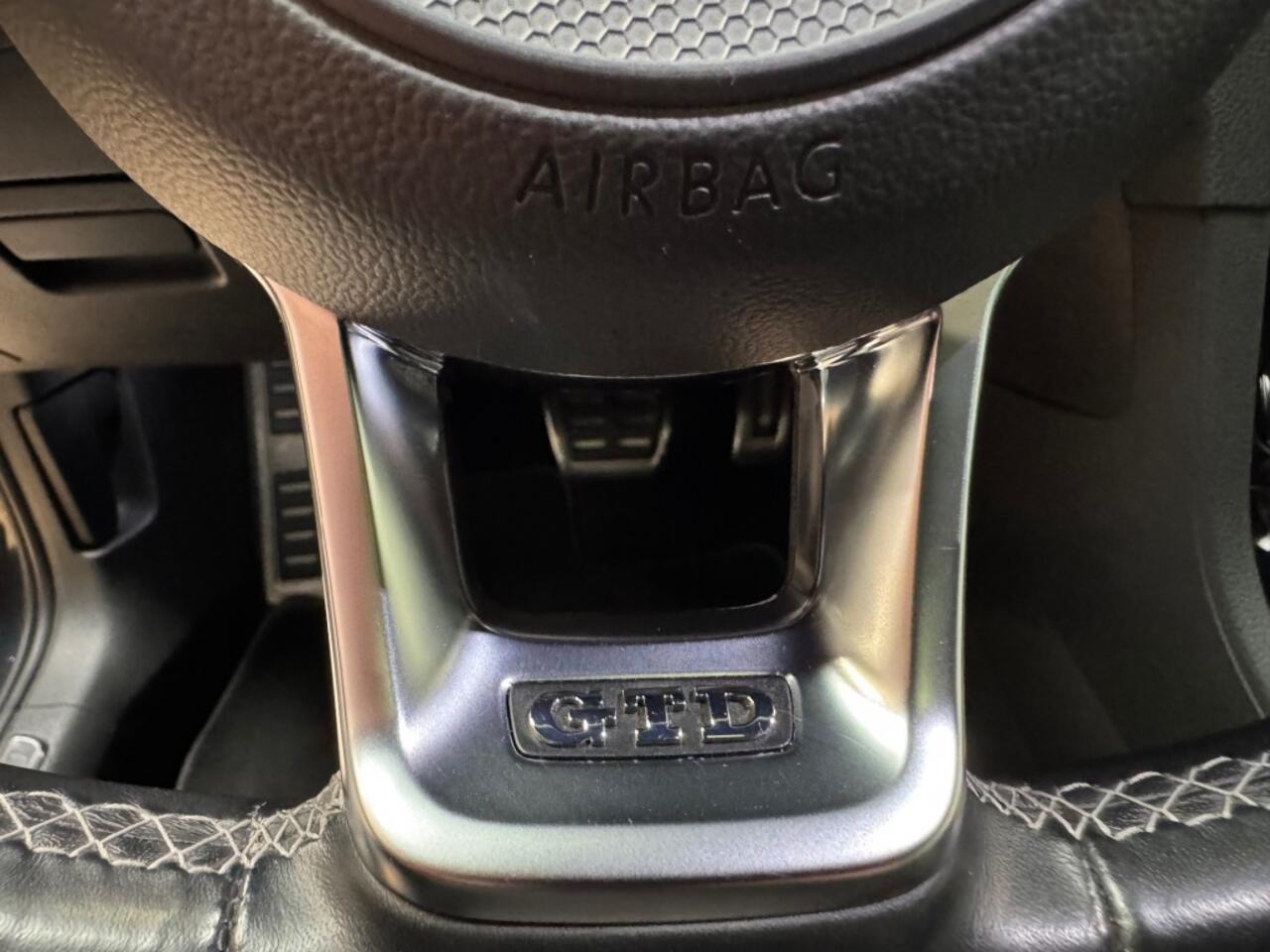 Volkswagen GOLF 2.0 TDI GTD / PANO / Virtual Cockpit / Camera / ACC /