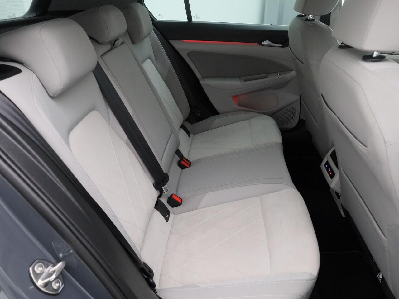 Volkswagen GOLF 1.4 eHybrid Style | CAMERA | ADAPTIVE | STOEL- EN STUURVERW. | MASSAGE