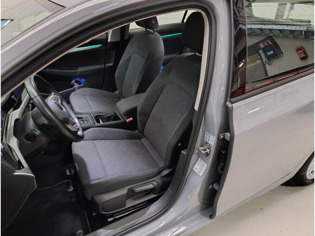 Volkswagen GOLF 1.0 eTSI Life Pdc V+A | Lmv | Automaat !