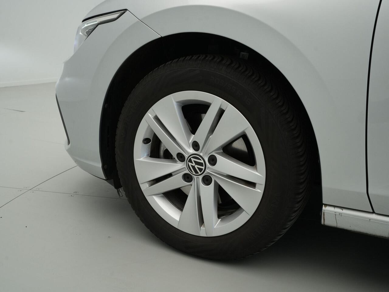 Volkswagen GOLF 1.0 eTSI 110pk DSG Life Business Navigatie Stoel/Stuurverwarming Massage Acc Pdc 65