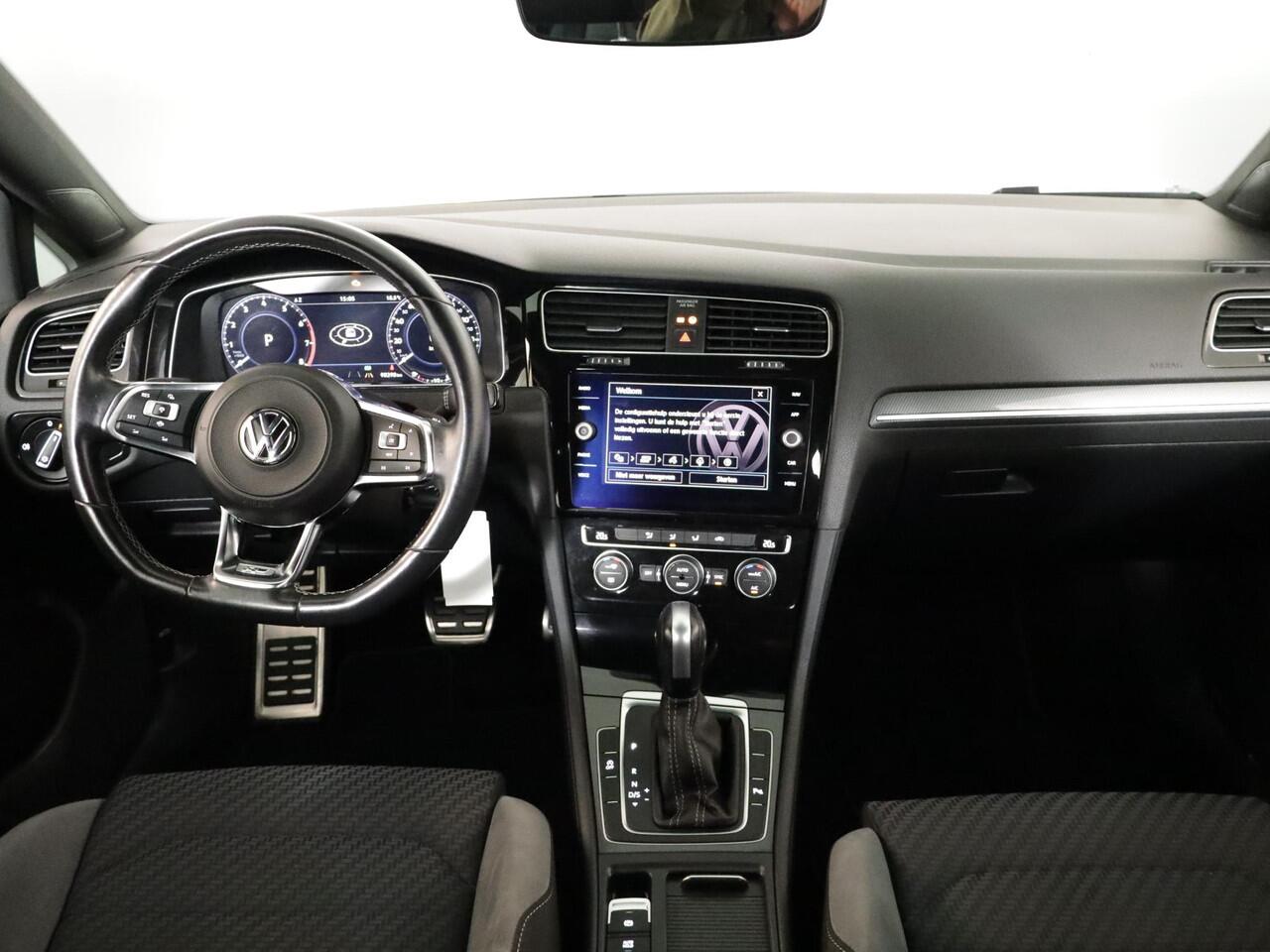 Volkswagen GOLF Variant 1.5 TSI Highline Business R 150 pk Automaat (DSG) | Navigatie | Parkeersensoren | Achteruitrijcamera | Adaptieve cruise control | Apple Carplay/Android Auto | LED koplampen |