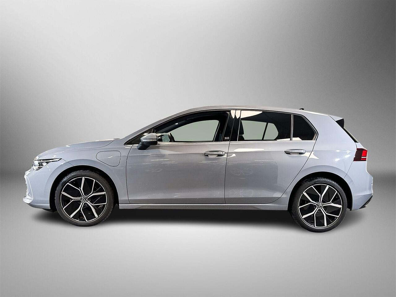 Volkswagen GOLF 1.5 204pk eHybrid 50 Edition ErgoActive bestuurdersstoel | Adaptive Cruise Control | Velgen 'Leeds', 18 inch