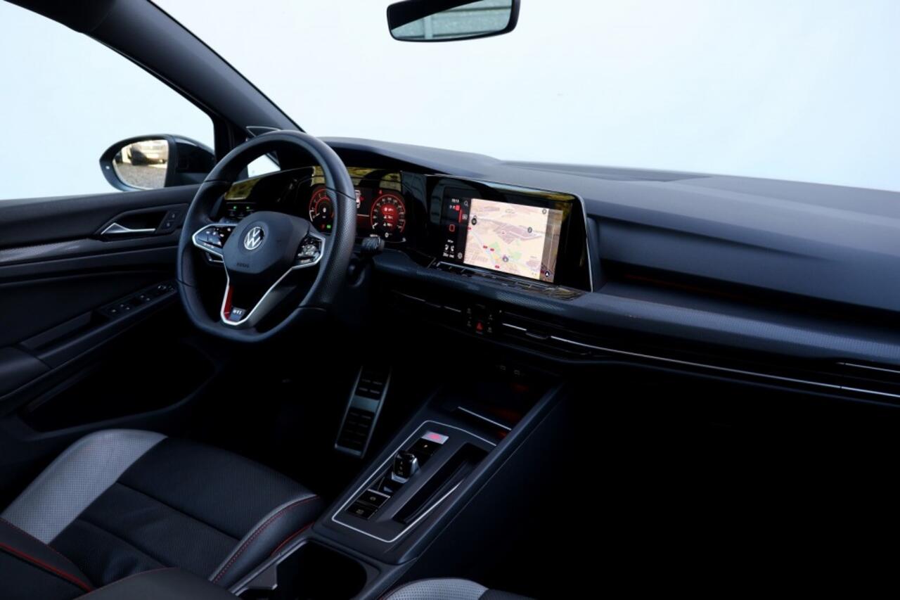 Volkswagen GOLF 2.0 TSI GTI - 245 pk **Pano / IQ Light / Harman Kardon / Leder / DCC