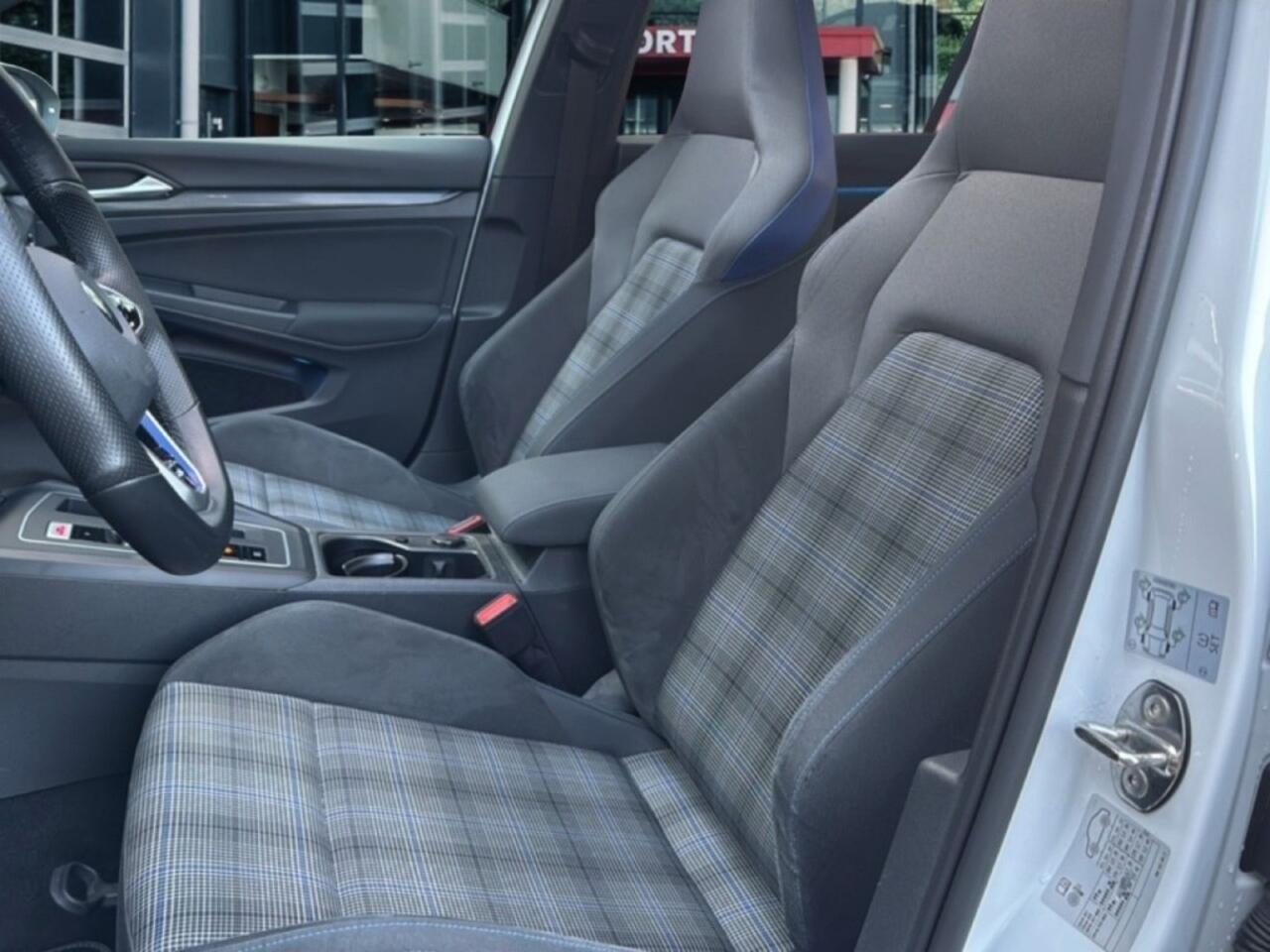 Volkswagen GOLF 1.4 TSI GTE EHYBRID PANO-DAK/IQ-LIGHTS/CAMERA/ACC/STOELVERW