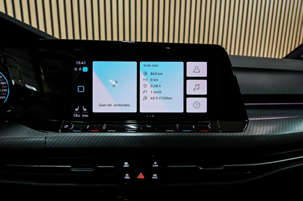 Volkswagen GOLF 1.5 eTSI R-Line | PANO | STOELVERWARMING