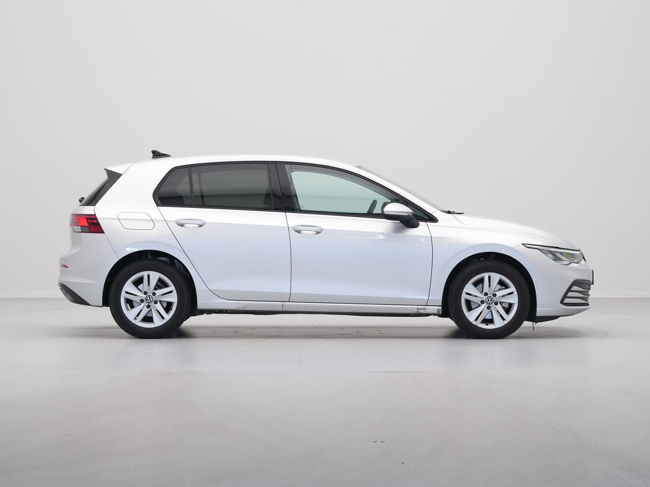 Volkswagen GOLF 1.0 eTSI 110pk DSG Life Business Navigatie Stoel/Stuurverwarming Massage Acc Pdc 65