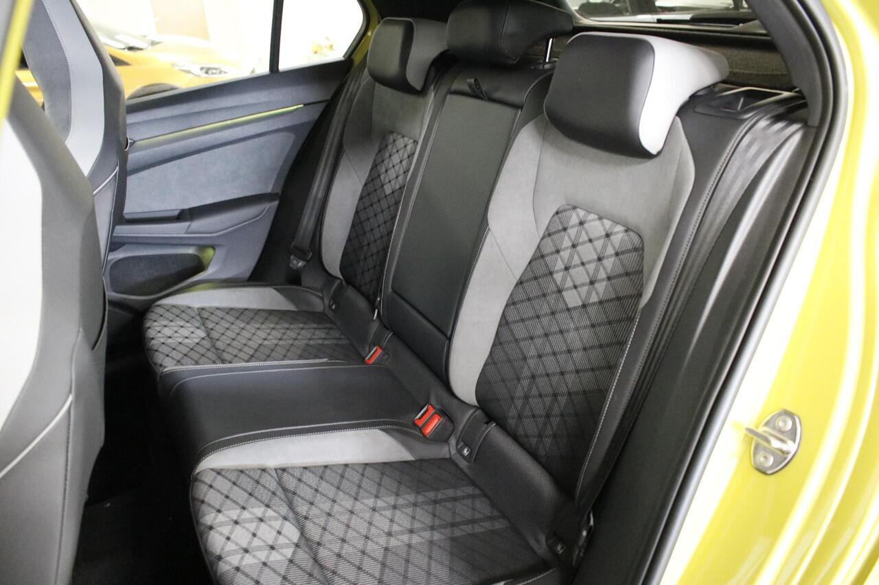 Volkswagen GOLF 1.5 eTSI R-Line Business+ 160 PK | Mild Hybride | Carplay | LED | Sfeerverl | DAB.