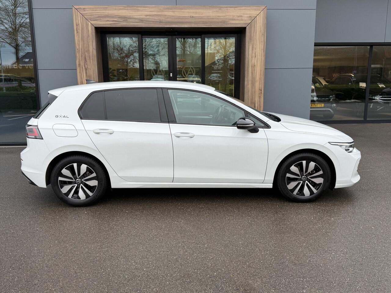 Volkswagen GOLF 1.5 eTSI 150pk DSG Goal | Camera | Trekhaak | Dode hoek | IQ light | Rijklaar incl. garantie