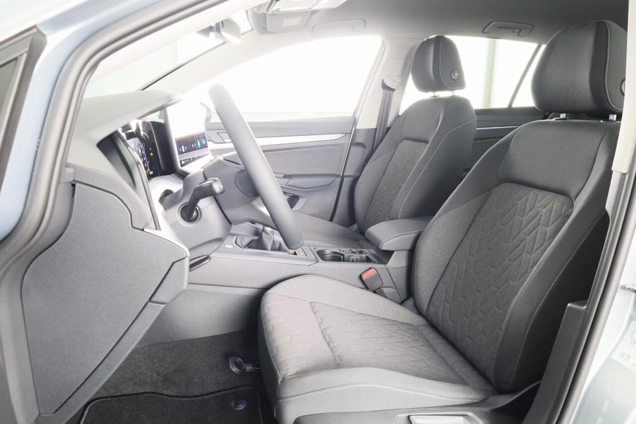 Volkswagen GOLF Oranje Edition 1.5 TSI 85 kW / 116 pk Hatchback 6 versn. Hand | Apple Carplay & Android Auto| Camera | Stoel & Stuurverwarming | Led |