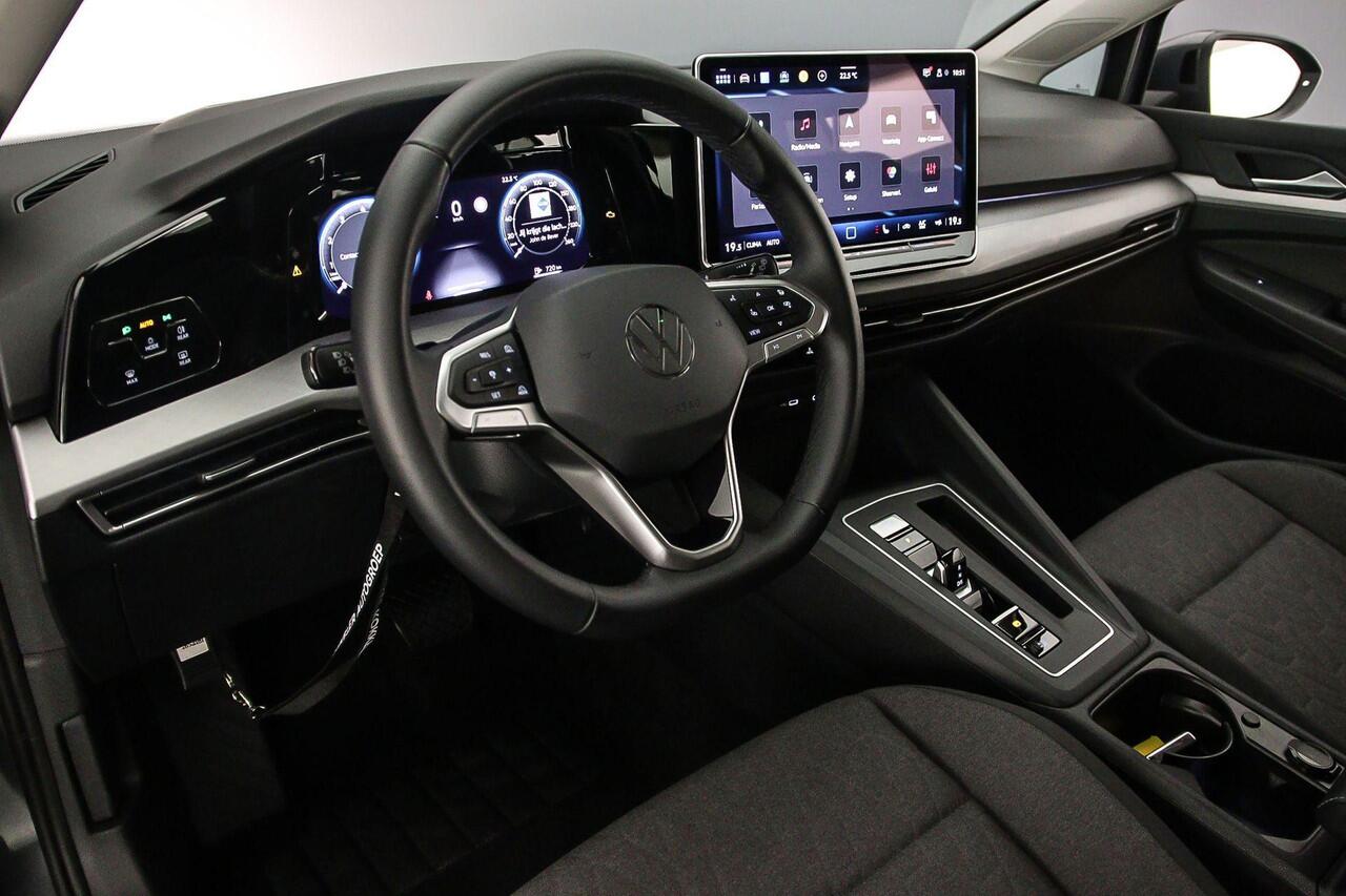 Volkswagen GOLF Life Edition 1.5 eTSI 115pk DSG Automaat Adaptive cruise control, Parkeersensoren, Stuurwiel verwarmd, LED koplampen, Airco, DAB, Stoelverwarming, App connect