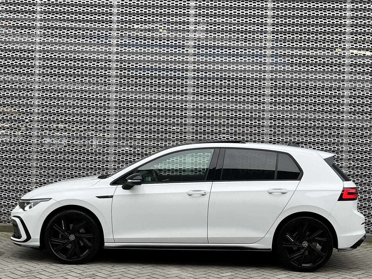 Volkswagen GOLF 1.5 eTS 131PK I R-Line Business+ / Panoramadak / R-Line Interieur + Exterieur / LED Matrix / Achteruitrijcamera / Stuur + Stoelverwarming