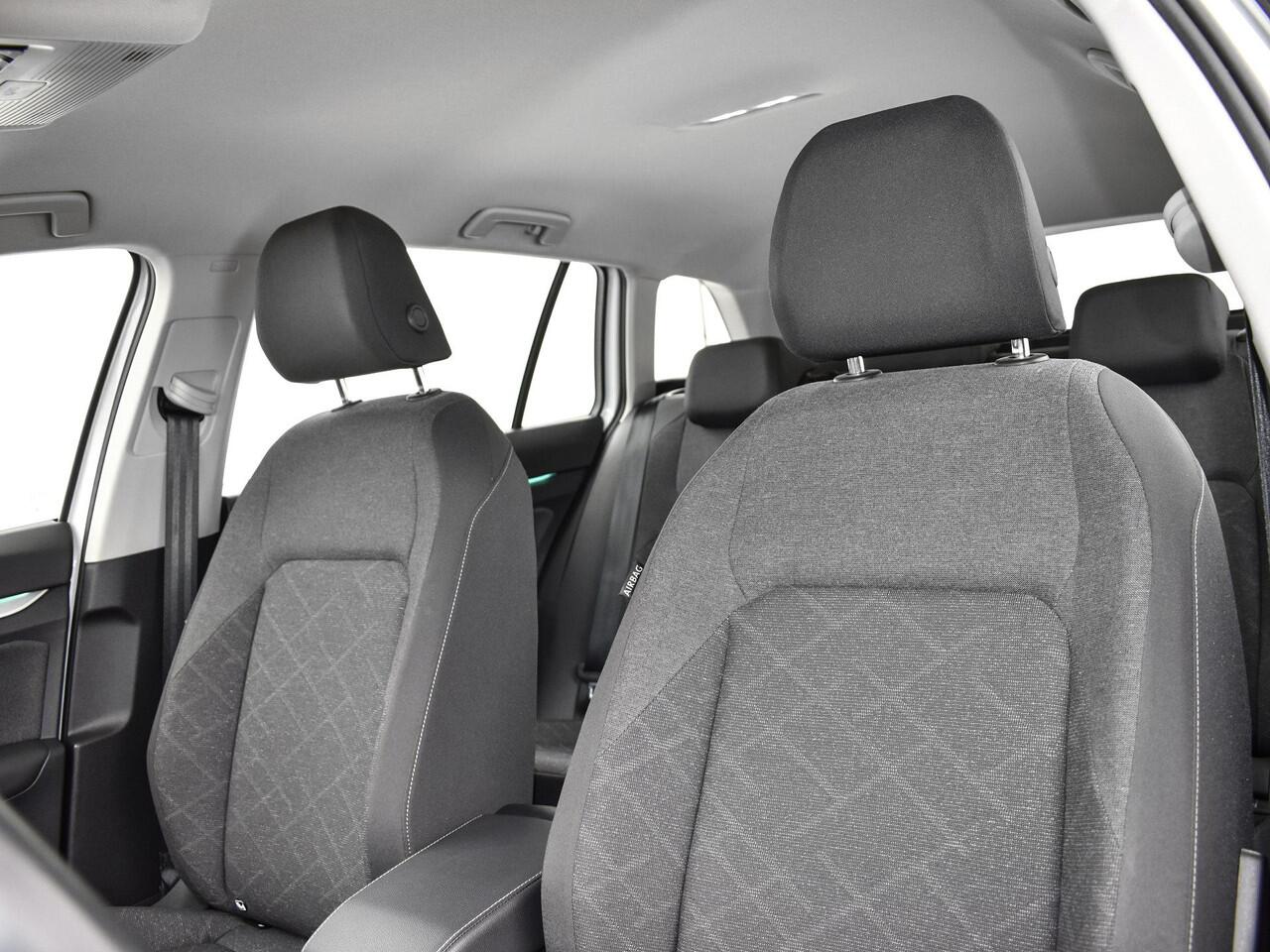 Volkswagen GOLF Variant 1.0 eTSI 110pk DSG Life · Camera · Elek.Trekhaak · Apple/Android Car Play · Navigatie · Sfeerverlichtiing · 16'' Inch · Garantie t/m 08-06-2027 of 100.000km