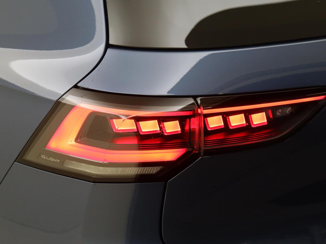 Volkswagen GOLF 1.5 eTSI R-Line Edition 1.5 eTSI R-Line | Navigatie | Parkeersensoren | Adaptieve cruise control | Sfeerverlichting | CarPlay | Draadloze telefoonlader |