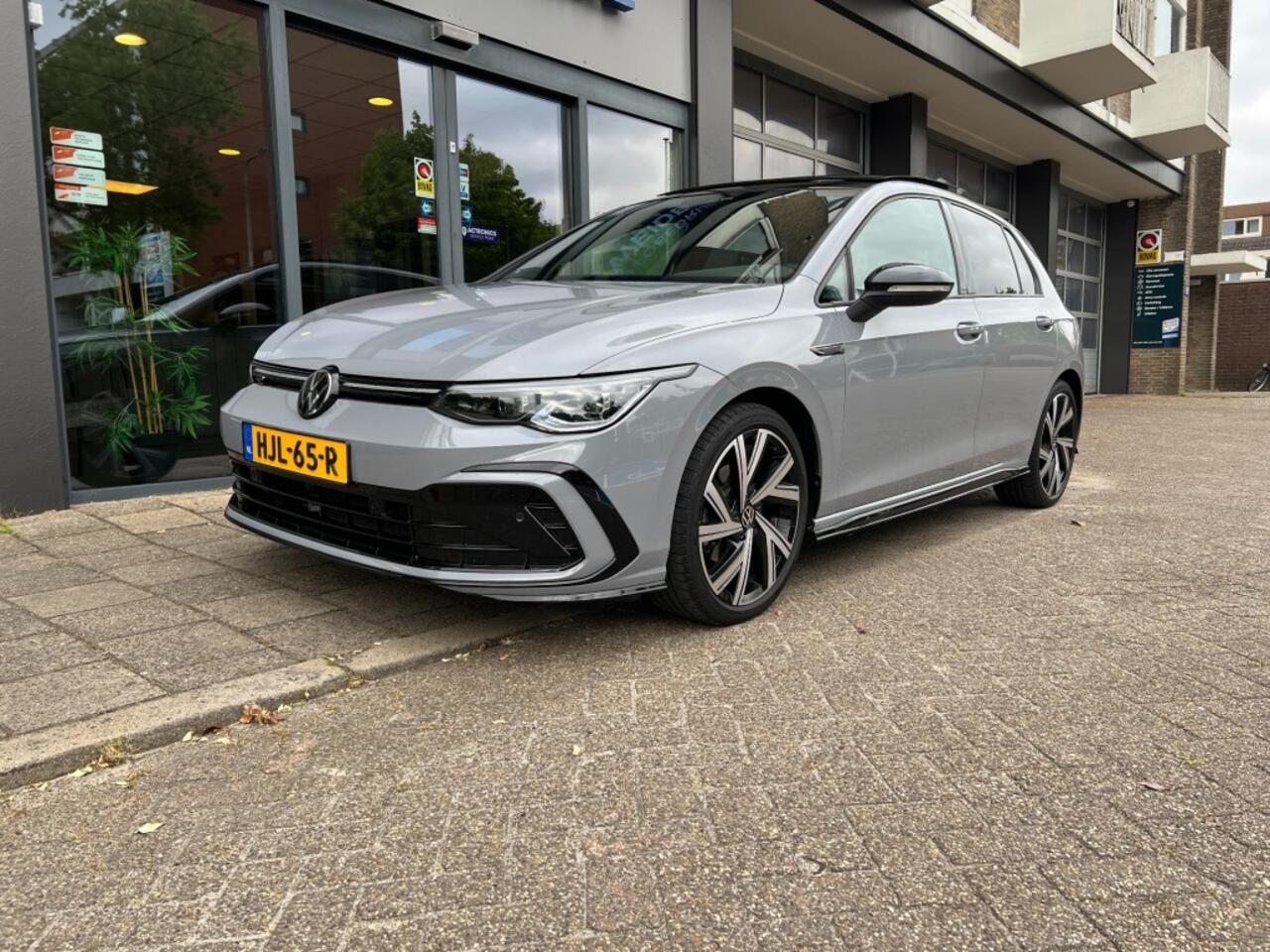 Volkswagen GOLF 1.5 eTSI 150 pk DSG R-LINE Panoramadak IQ LIGHT Achteruitri