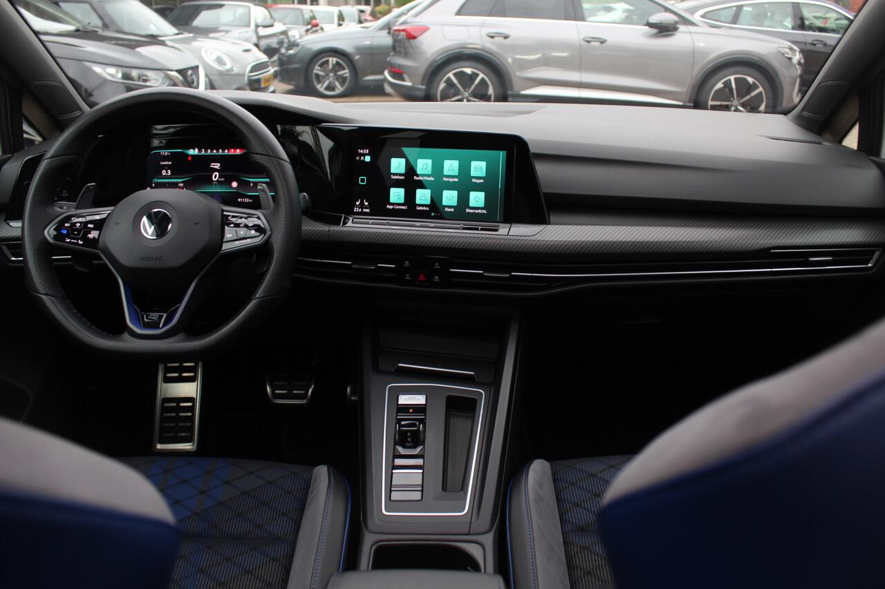 Volkswagen GOLF 2.0 TSI R 4Motion / Panoramadak / Camera / Sportuitlaat / 19'' / Matrix LED / Keyless / CarPlay / Stoelverwarming / Dodehoek / DAB / ACC