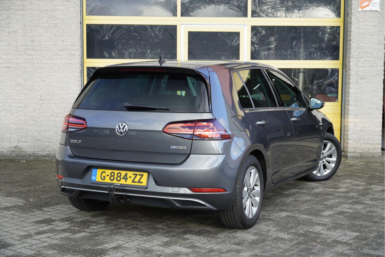 Volkswagen GOLF 1.5 TSI 131PK! 5drs Highline BJ2020 Lmv 16" | Led | Pdc | Navi | Dynamische knipperlichten | Panoramadak | Trekhaak | App-Connect | Virtual cockpit | Climate control | Cruise control | Sportstoelen | Extra getint glas