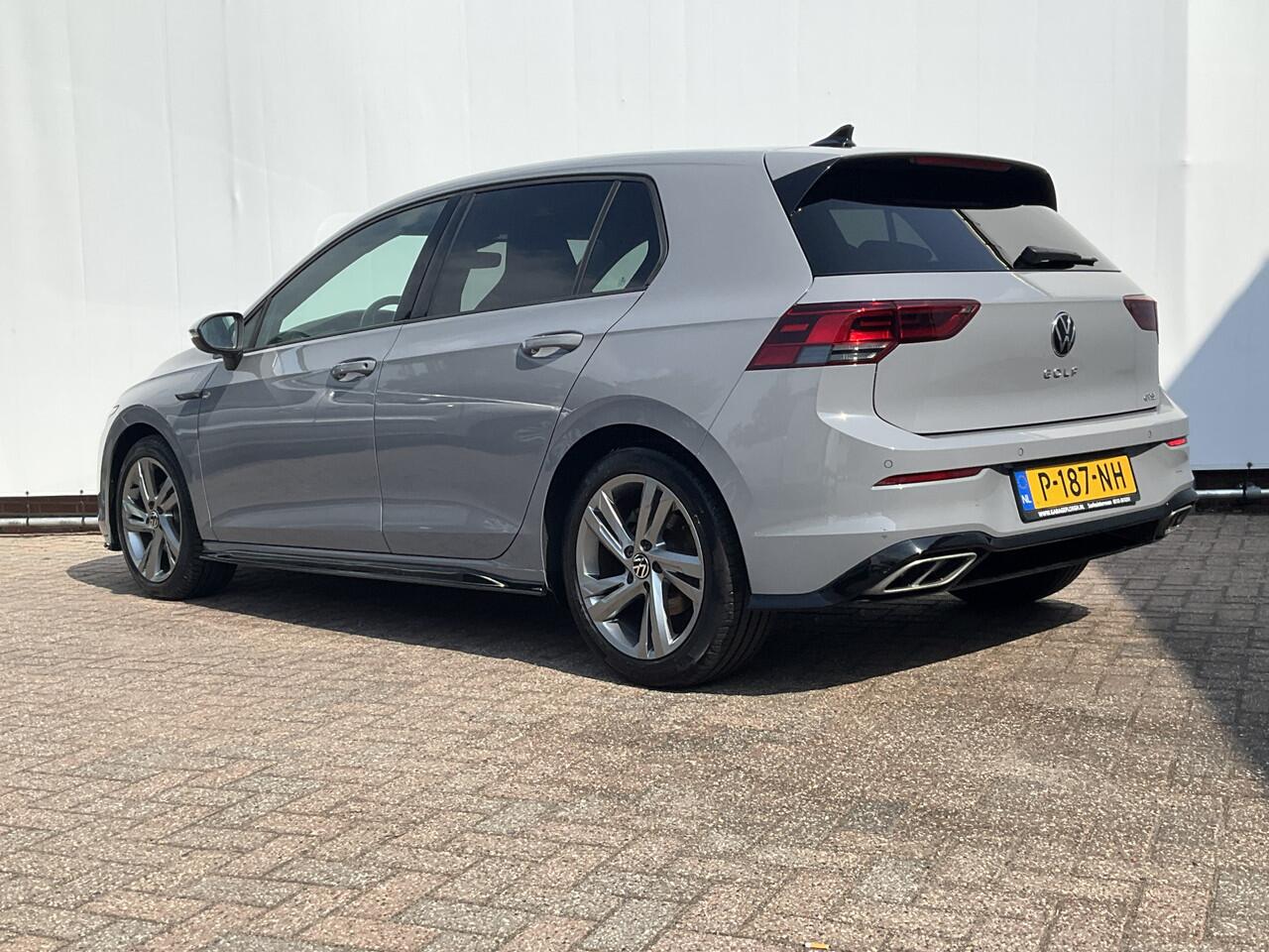 Volkswagen GOLF 1.5 eTSI R-Line Business+ Automaat Sfeerverl Stoel/Stuurverw Adap.Cruise Uitstraling!