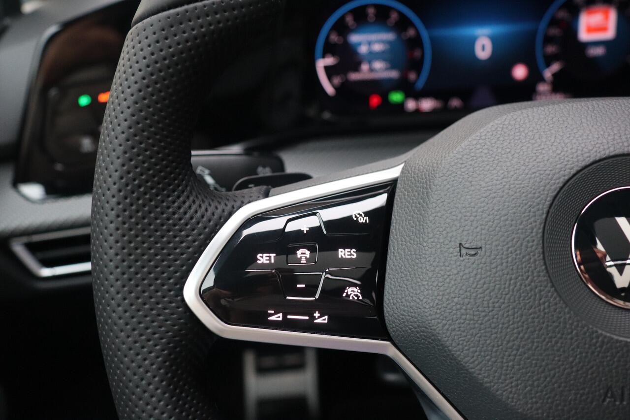 Volkswagen GOLF Variant 1.5 eTSI R-Line, Pano, trekhaak