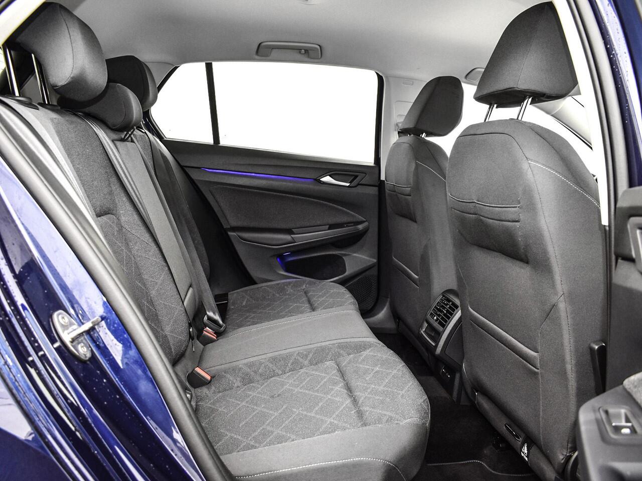 Volkswagen GOLF 1.0 TSI 110pk Life · Apple/Android Car Play · Navi · P-Sensoren · ACC · DAB · Getint Glas · Sfeerverlichting · 16'' Inch · Garantie t/m 30-08-2027 of 100.000km