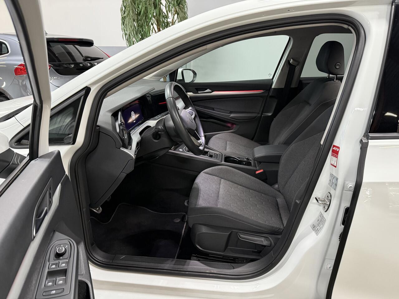 Volkswagen GOLF 1.5 TSI 150 pk Move // Led // CarPlay // Sfeer verlichting