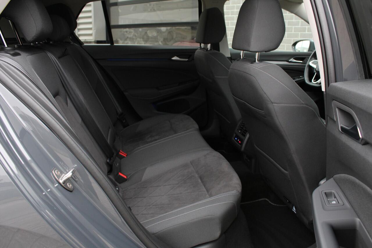 Volkswagen GOLF 1.5 eTSI Style / Carplay / Panoramadak / Stoelverwarming