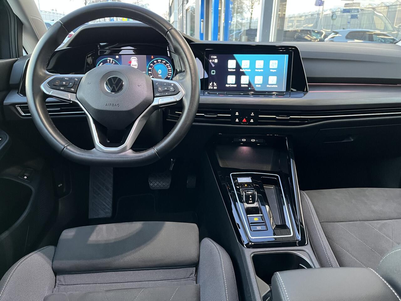 Volkswagen GOLF 1.4 eHybrid Style / AUTOMAAT/ DODE HOEK/ PARK. SENSOREN + CAMERA/ MEMORY SEATS/ STOEL-STUURVERWARM./ LED/ NAVI/ APP-CONNECT/ CLIMA/ LMV