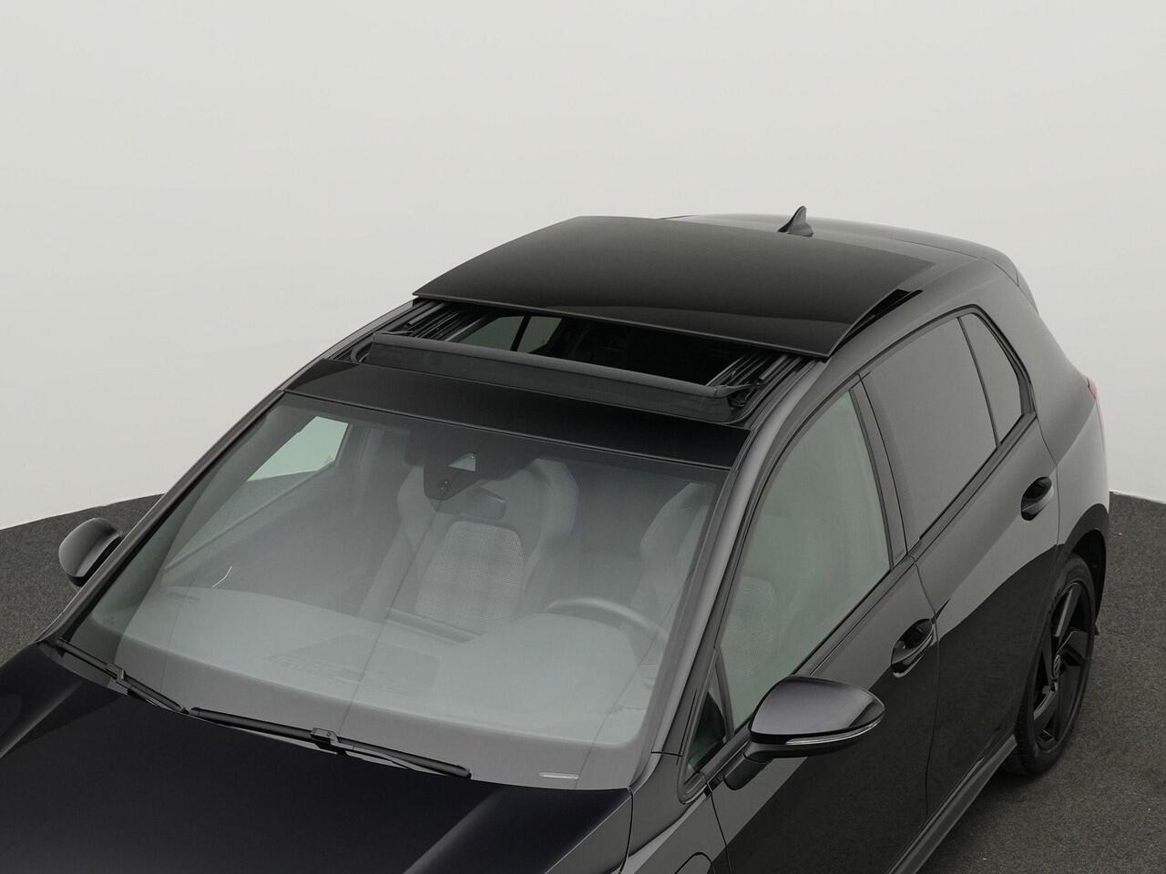 Volkswagen GOLF 1.4 eHybrid 245 pk DSG GTE | Panoramadak | Stuur-/stoelverwarming | Navigatie | Parkeersensoren voor/achter
