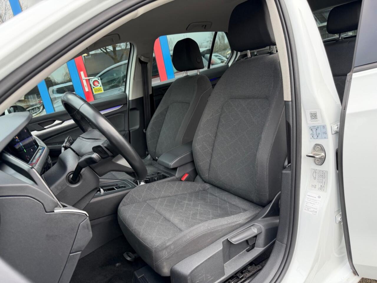 Volkswagen GOLF 1.5 eTSI Automaat Navi Carplay Camera Led Airco(ECC)