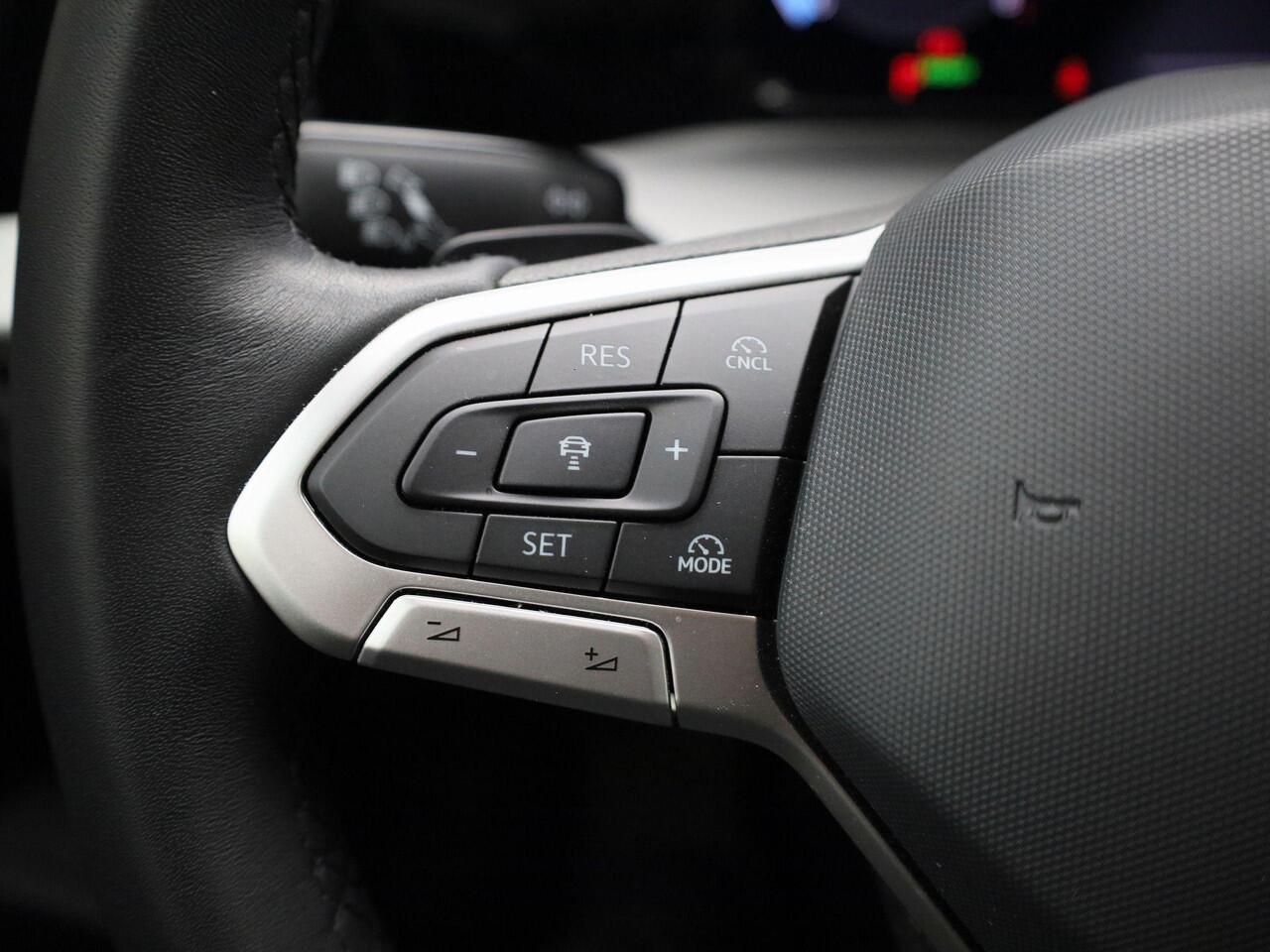 Volkswagen GOLF 1.5eTSI/150PK Style DSG · Head-up display · Navigatie · Camera · Apple/Android Car Play · Stoel- & Stuurverwarming · Garantie tot 06-02-2030 of 100.000km