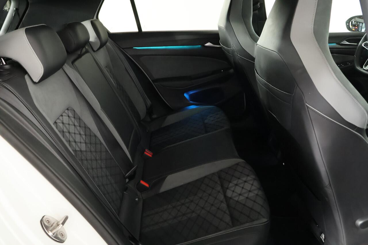 Volkswagen GOLF 1.5 eTSI R-Line / DSG / Navi / LED / Travel assist / LED / Carplay
