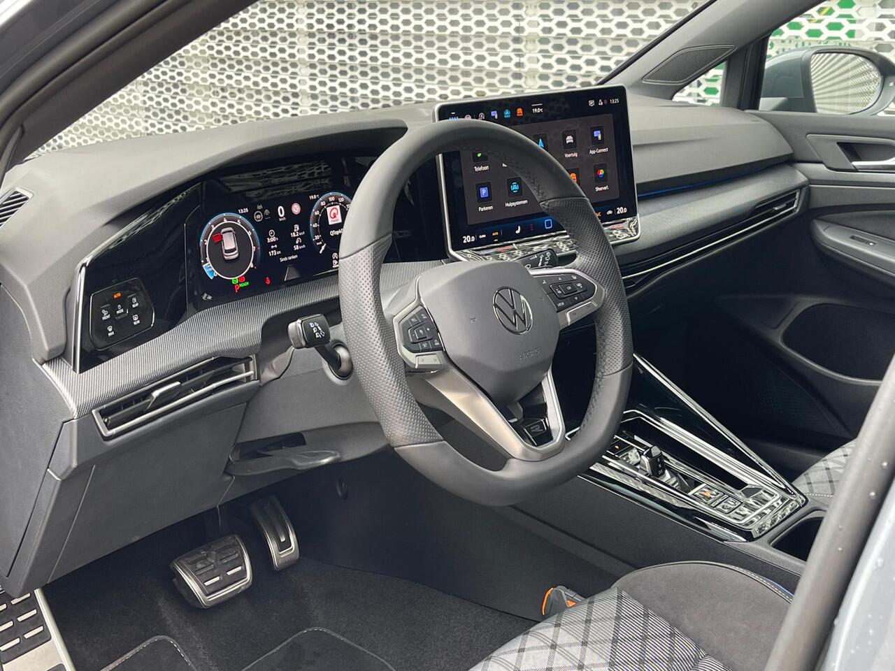 Volkswagen GOLF 1.5 eTSI 115PK DSG R-Line Edition / 360 Camera / 18'' LMV / VW