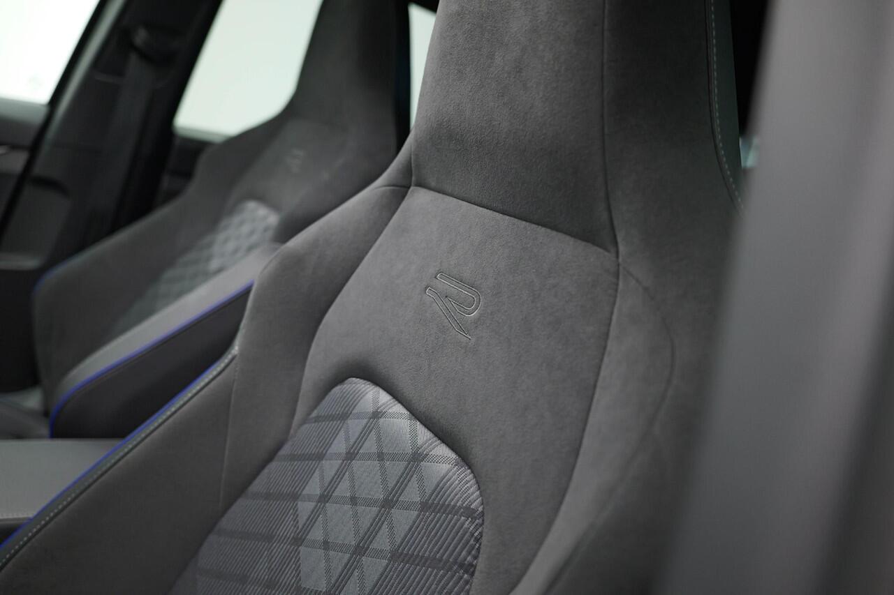 Volkswagen GOLF 1.5 eTSI R-Line Edition |Pano|HUD|360 Camera|VOLL|