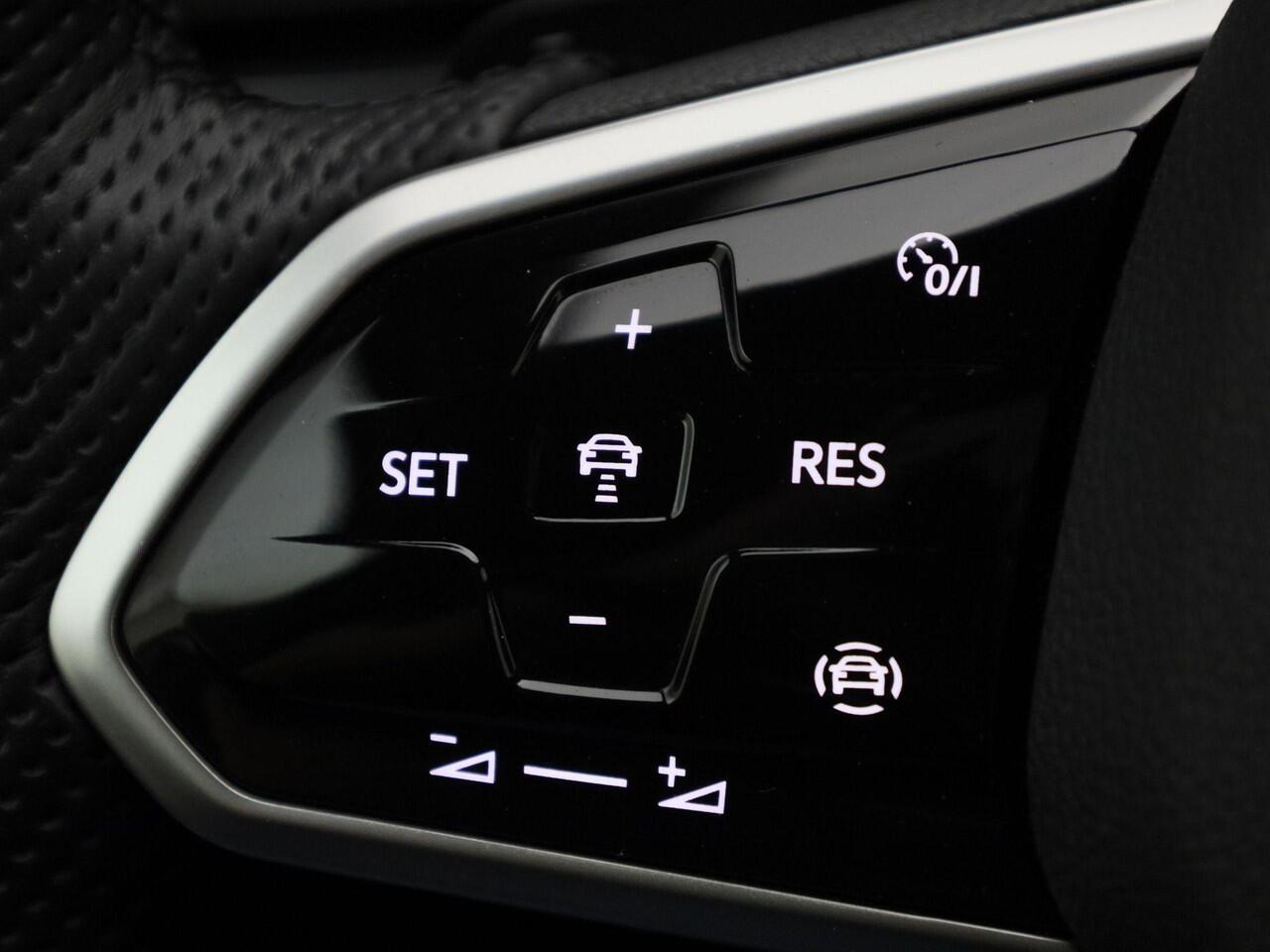 Volkswagen GOLF 1.4eHybrid 180kW/245PK GTE · Panoramadak · Parkeersensoren · Stoel- & stuurverwarming