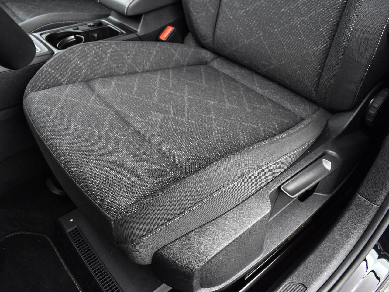 Volkswagen GOLF Variant 1.0 eTSI 110pk DSG Life · Camera · Apple/Android Car Play · Elek.Trekhaak · Sfeerverlichting · 16'' Inch · Garantie t/m 25-08-2027 of 100.000km