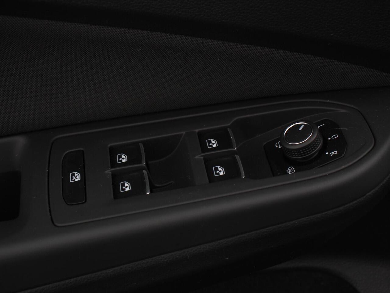 Volkswagen GOLF Variant 1.5 eTSI 150pk DSG Style | Navigatie | Apple Carplay/Android Auto | Climate Control | Camera | Parkeersensoren | Park Assist | Adaptive Cruise control | Wegklapbare trekhaak | Stoel- en stuurverwarming | Climatronic | Virtual Cockpit