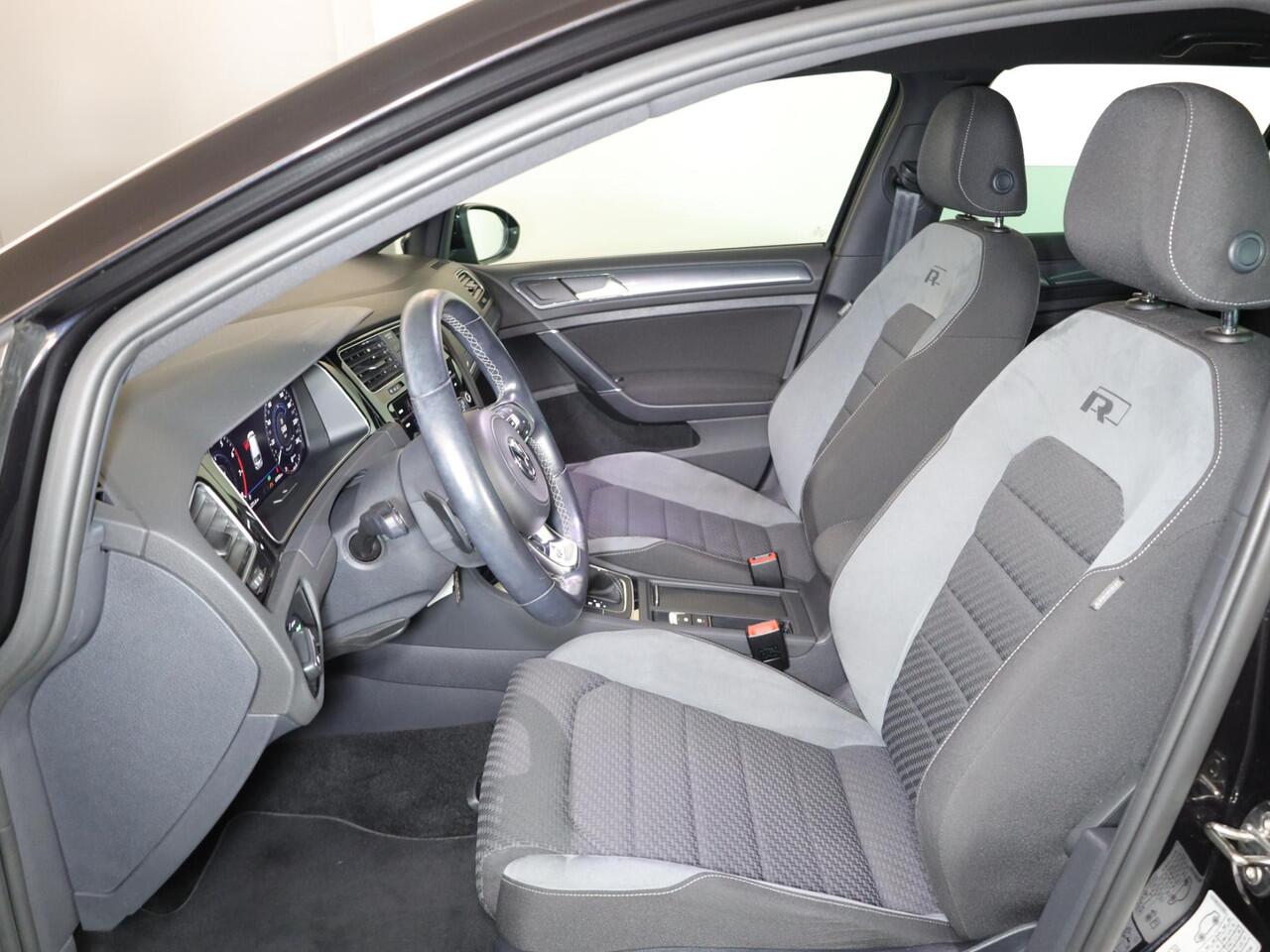 Volkswagen GOLF Variant 1.5 TSI Highline Business R 150pk DSG | Led koplampen | Camera | Parkeersensoren v+a | Navigatie | Carplay | Digitaal dashboard