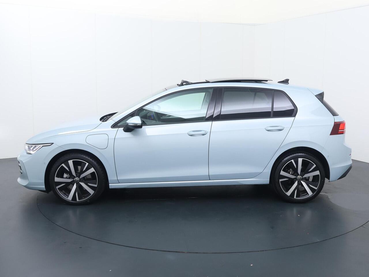 Volkswagen GOLF 1.5 eHybrid Life Edition | 204 PK | Automaat | Panoramadak | Achteruitrij camera | Actieve Cruisecontrol |