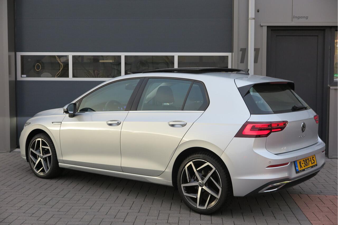 Volkswagen GOLF 1.5 eTSI 150pk DSG 1st Edition ,. Pano, Virtual cockpit, LED verl. Electr. bestuurdersstoel met massage , Navigatie , DAB+ Carplay, Stoelverw etc.
