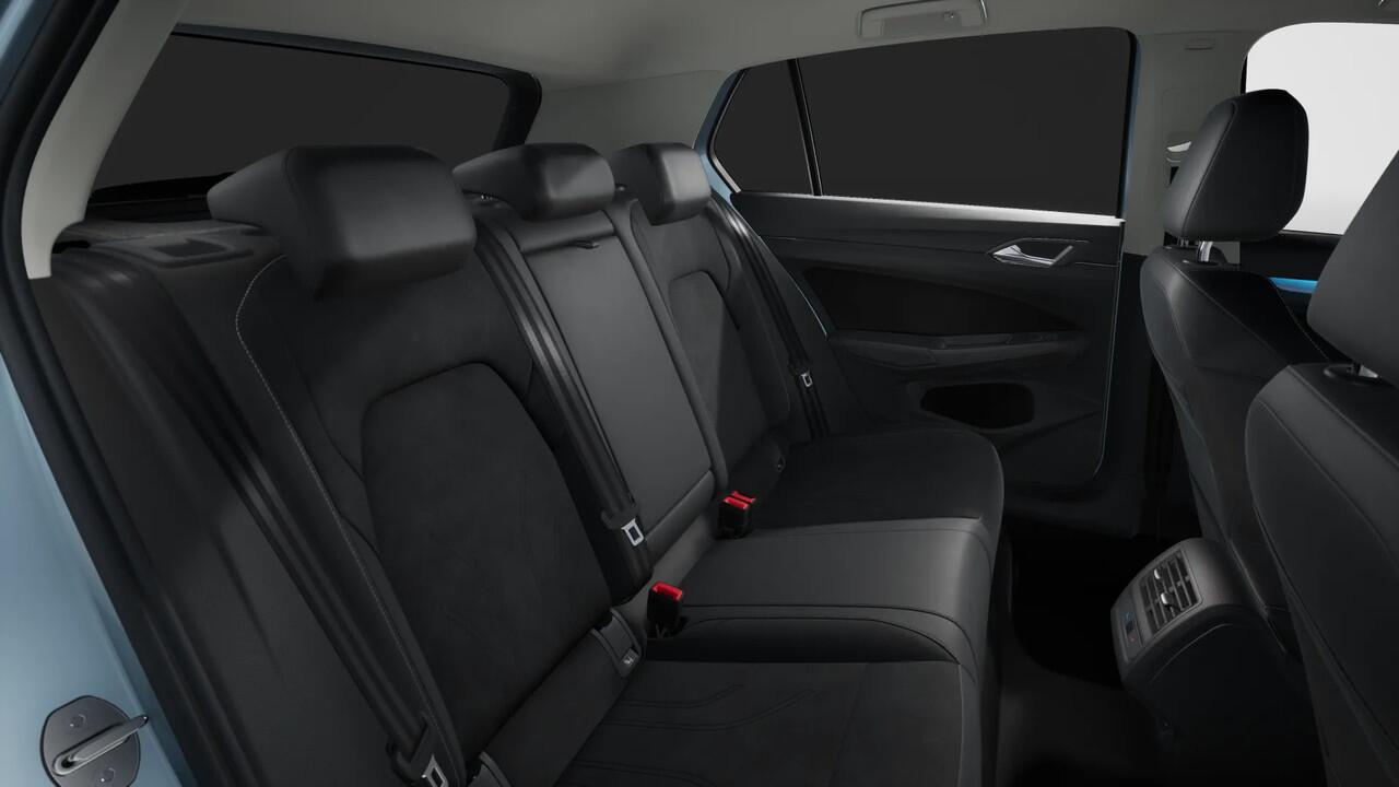 Volkswagen GOLF 1.5 eHybrid 204 6DSG eHybrid Life Edition Automaat | Trekhaak, elektrisch uitklapbaar, mechanisch inklapbaar | Panoramisch schuif-, kanteldak, elektrisch bedienbaar | Koplampverlichting LED Matrix (IQ.Light)