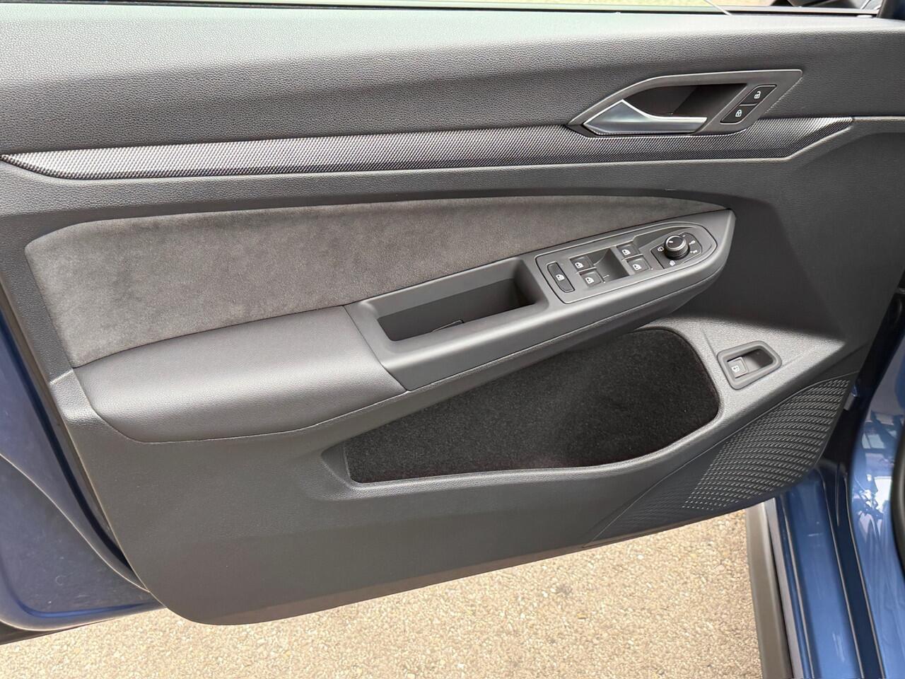 Volkswagen GOLF 1.5 eHybrid GTE 272pk | Black Style | IQ light | Camera | Head-up | Rijklaar incl. garantie