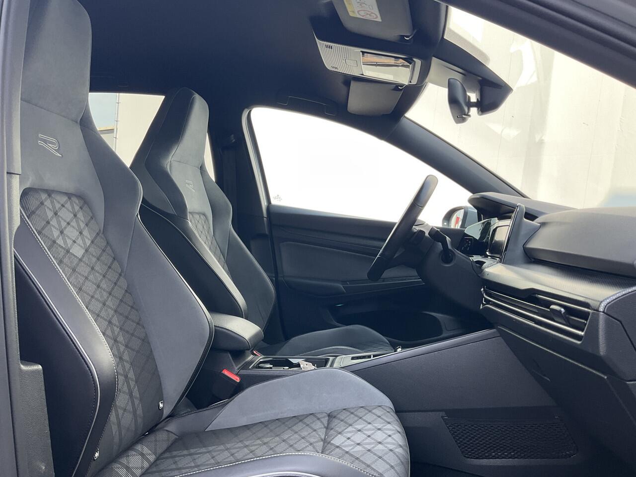 Volkswagen GOLF 1.5 eTSI R-Line Business+ Automaat Sfeerverl Stoel/Stuurverw Adap.Cruise Uitstraling!